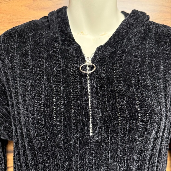 Pink Republic size medium Black Pullover Sweater with hood and silver Half-Zip - Picture 8 of 8